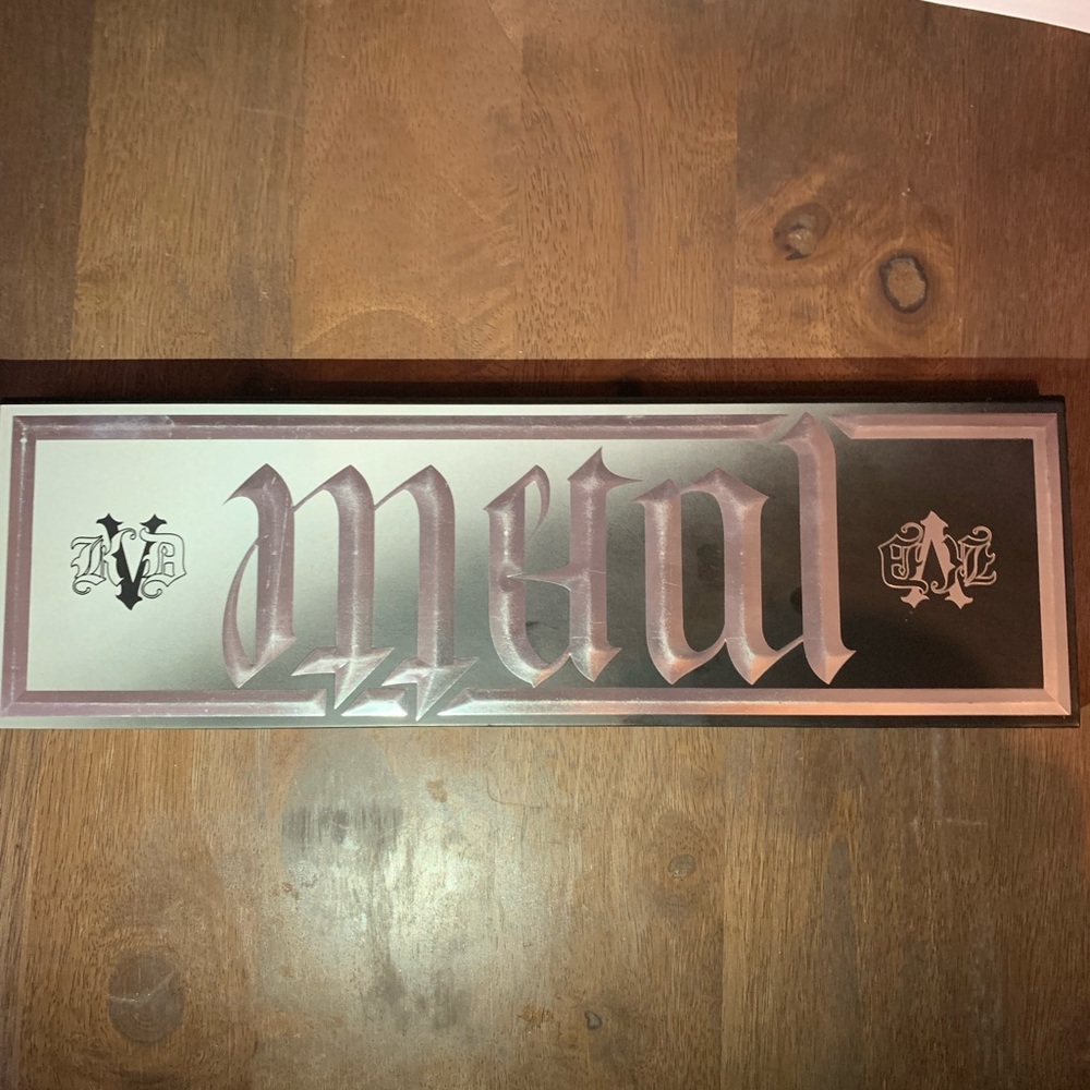 Kat Von D metal matte eyeshadow palette